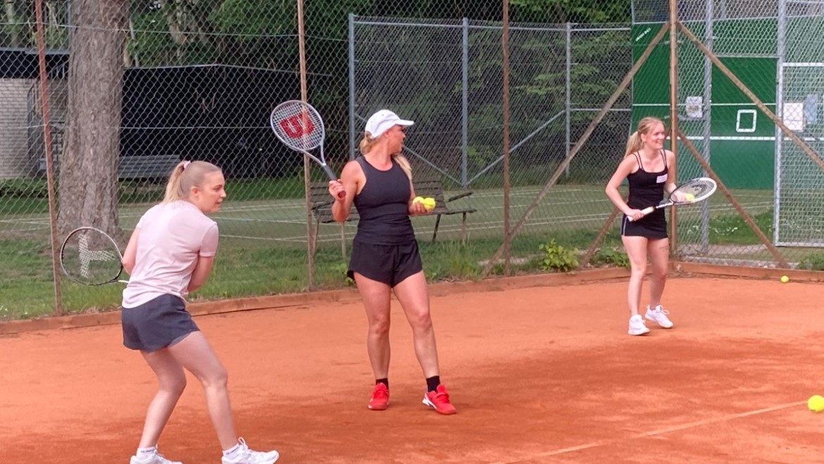 TENNISSKOLE i maj-juni