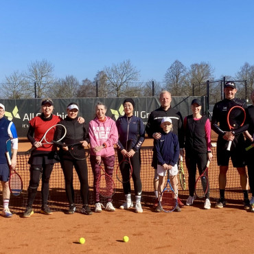 NY runde tennisskoler for letøvede og øvede